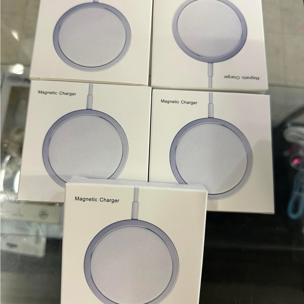 Magnetic Charger in White